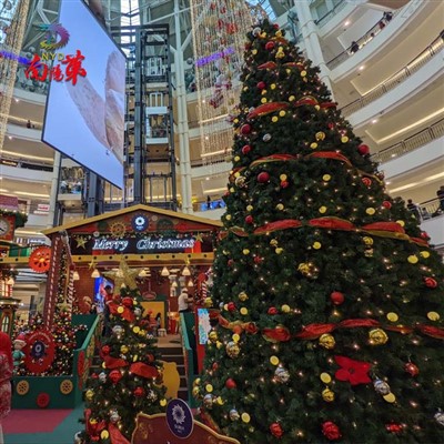 Гигантская башня рождественские елки